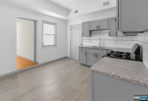 183 6th Street Newark NJ 07107