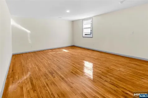183 6th Street Newark NJ 07107