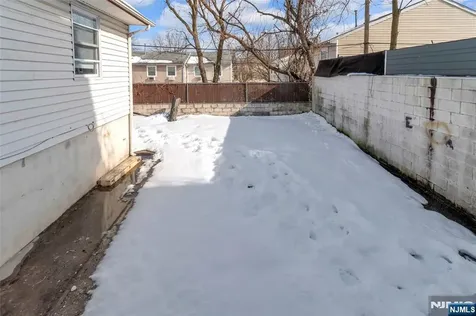 183 6th Street Newark NJ 07107