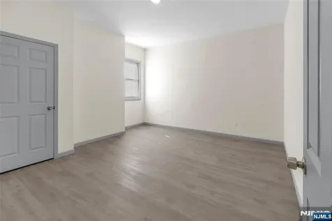 183 6th Street Newark NJ 07107