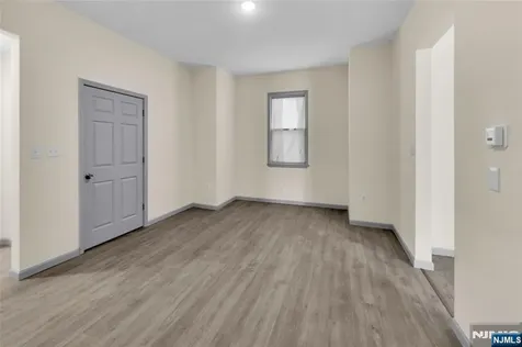 183 6th Street Newark NJ 07107
