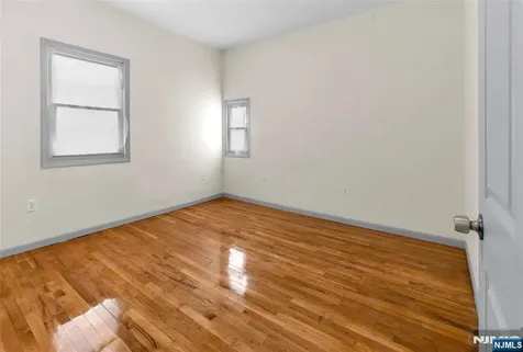 183 6th Street Newark NJ 07107