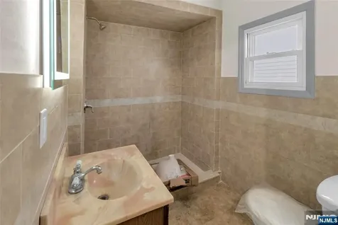 183 6th Street Newark NJ 07107