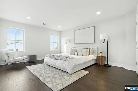 194 Canterbury Avenue North Arlington NJ 07031