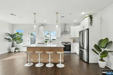 194 Canterbury Avenue North Arlington NJ 07031