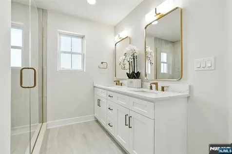194 Canterbury Avenue North Arlington NJ 07031
