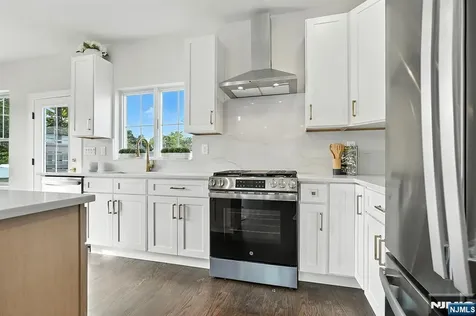 194 Canterbury Avenue North Arlington NJ 07031