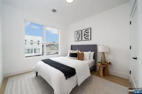 649 38th Street Union City NJ 07087