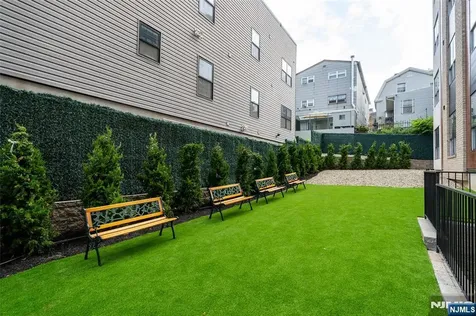 649 38th Street Union City NJ 07087