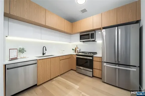 649 38th Street Union City NJ 07087