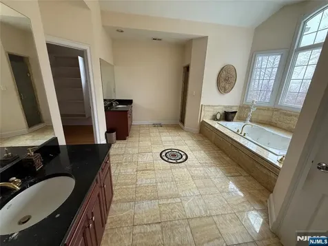 6 Trout Brook Court Chester Township NJ 07930