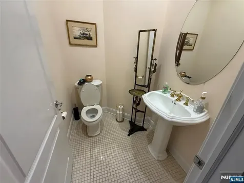 6 Trout Brook Court Chester Township NJ 07930