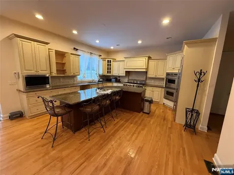 6 Trout Brook Court Chester Township NJ 07930
