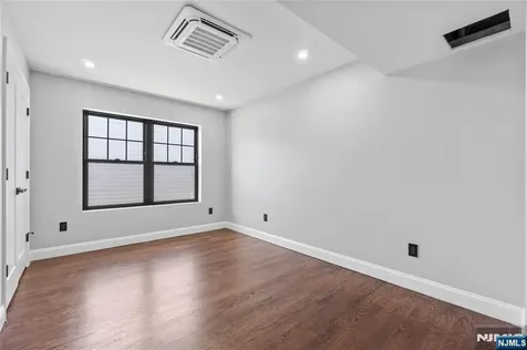 481 15th Avenue Newark NJ 07103