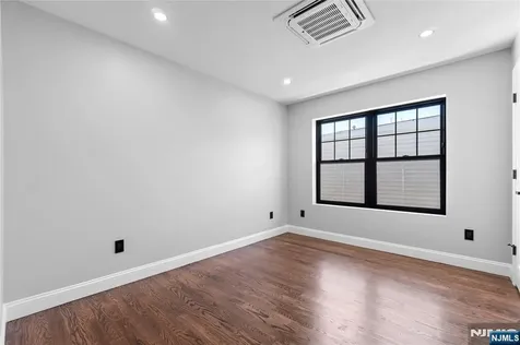 481 15th Avenue Newark NJ 07103