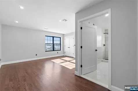 481 15th Avenue Newark NJ 07103