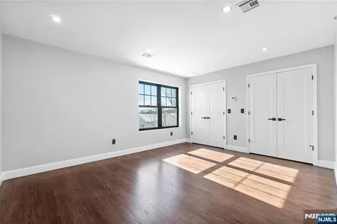 481 15th Avenue Newark NJ 07103