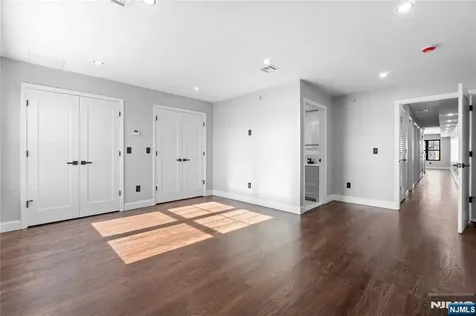 481 15th Avenue Newark NJ 07103