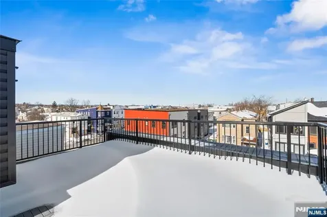 481 15th Avenue Newark NJ 07103