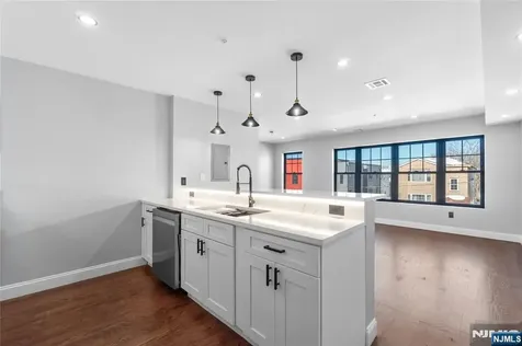 481 15th Avenue Newark NJ 07103