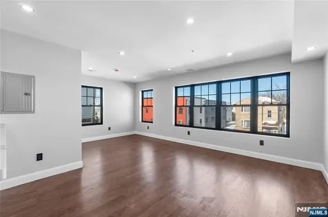 481 15th Avenue Newark NJ 07103