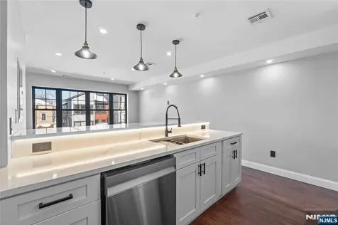 481 15th Avenue Newark NJ 07103