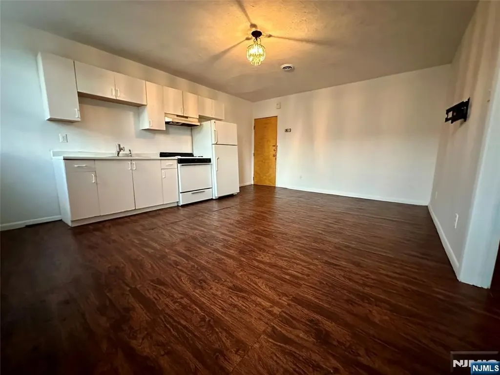530 Valley Brook Avenue Lyndhurst NJ 07071