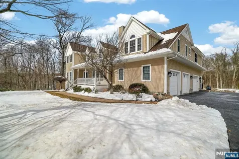 40 Cedar Street Bloomingdale NJ 07403