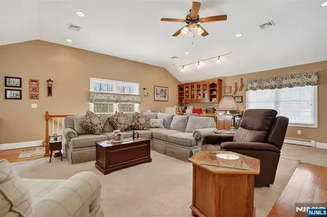40 Cedar Street Bloomingdale NJ 07403