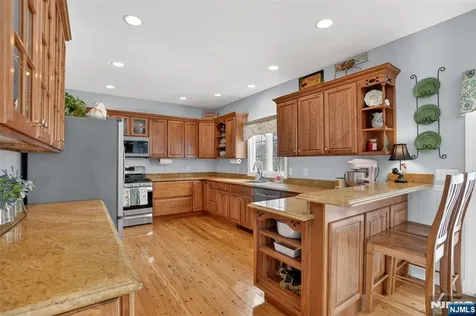 40 Cedar Street Bloomingdale NJ 07403
