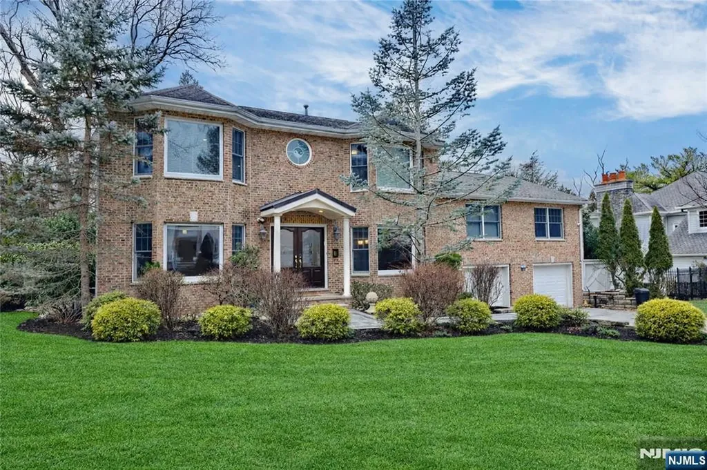 22 Maplewood Road Closter NJ 07624
