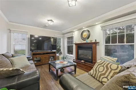 22 Maplewood Road Closter NJ 07624