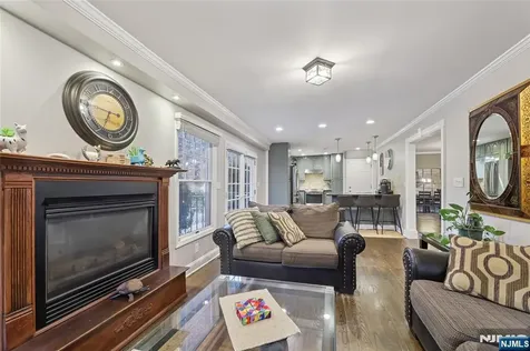 22 Maplewood Road Closter NJ 07624