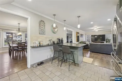 22 Maplewood Road Closter NJ 07624