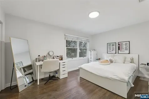 22 Maplewood Road Closter NJ 07624