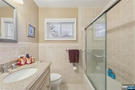 22 Maplewood Road Closter NJ 07624