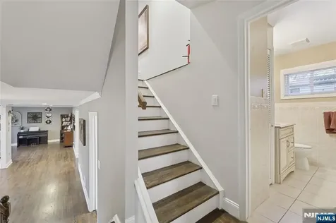 22 Maplewood Road Closter NJ 07624