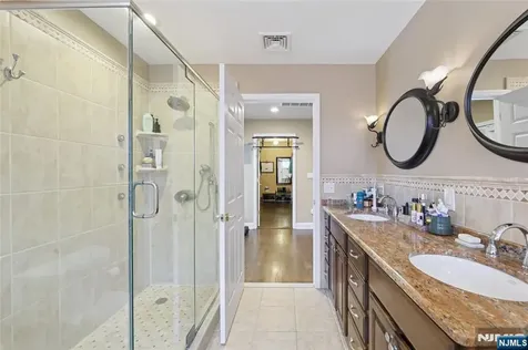 22 Maplewood Road Closter NJ 07624