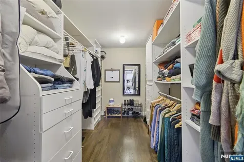 22 Maplewood Road Closter NJ 07624