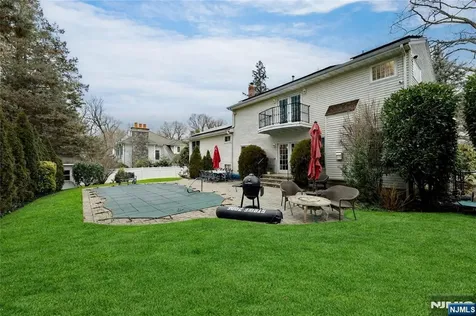22 Maplewood Road Closter NJ 07624