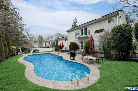 22 Maplewood Road Closter NJ 07624