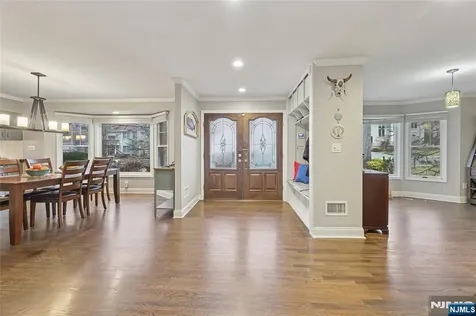 22 Maplewood Road Closter NJ 07624