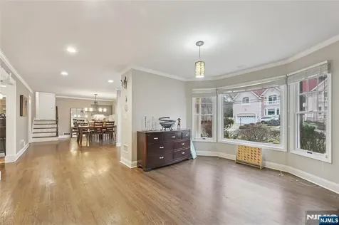 22 Maplewood Road Closter NJ 07624