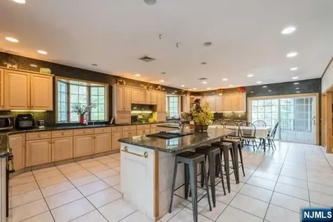 15 Old Oak Drive Mahwah NJ 07430
