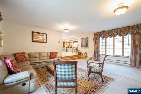 15 Old Oak Drive Mahwah NJ 07430