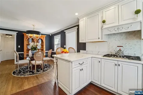 118 Lakewood Avenue Ho-ho-kus NJ 07423