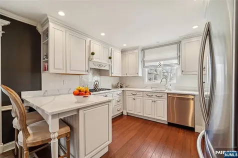 118 Lakewood Avenue Ho-ho-kus NJ 07423