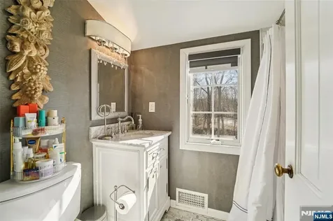 118 Lakewood Avenue Ho-ho-kus NJ 07423