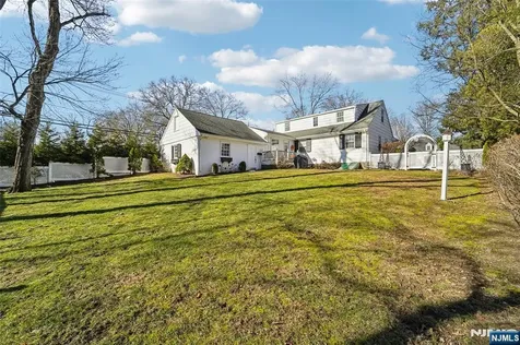 118 Lakewood Avenue Ho-ho-kus NJ 07423