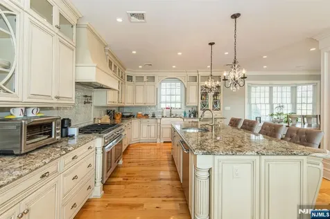 12 Maple Drive North Caldwell NJ 07006
